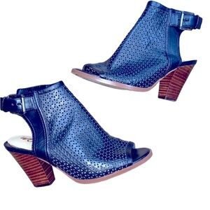 Sam Edelman black open toe booties size 6 1/2